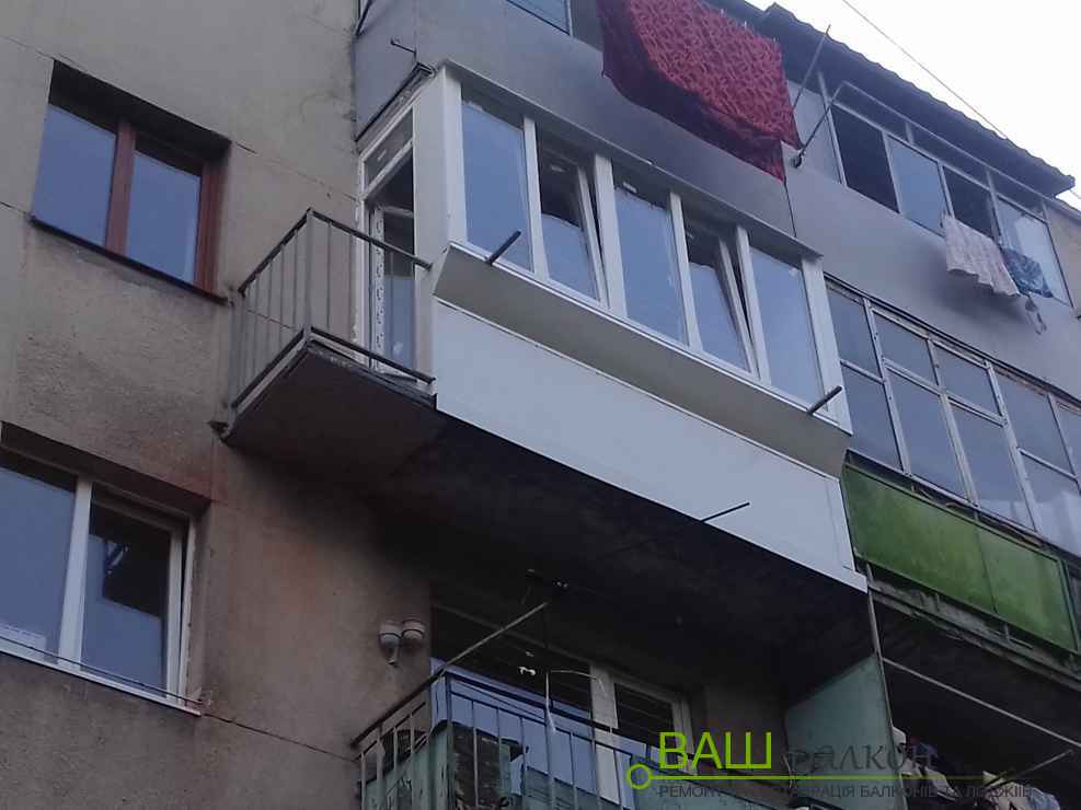 Остекление балкона с выходом на открытую часть балкона — Ваш Балкон