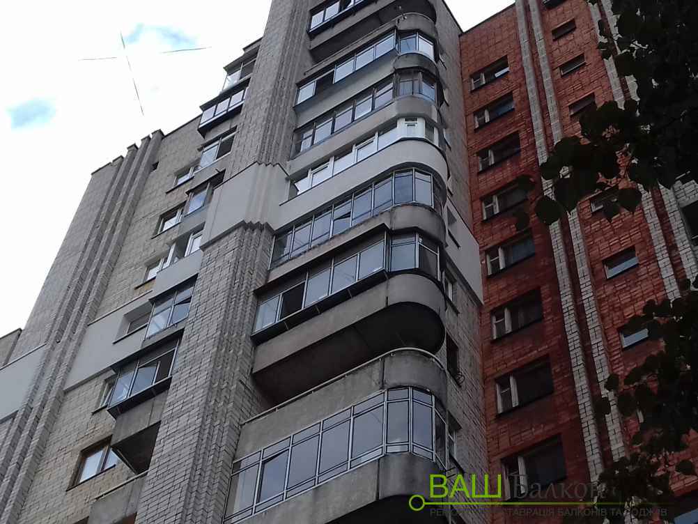 Скління овального і Г-образного балконів Львів – Ваш Балкон