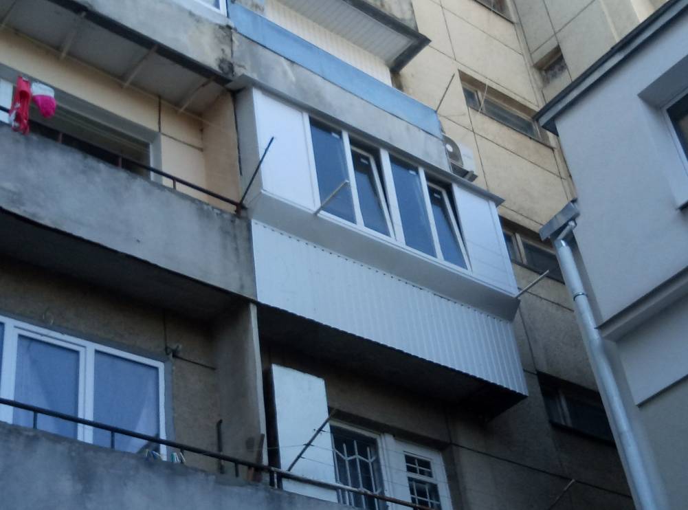 Скління балкона з виносом вперед – Ваш Балкон