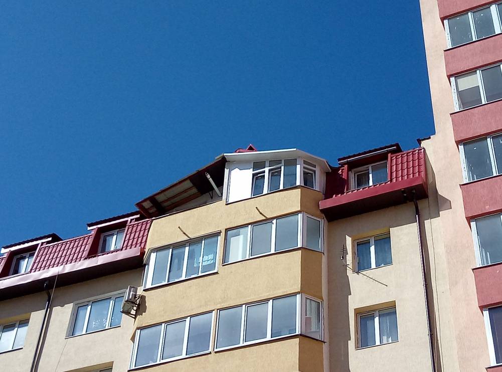 Остекление мансардного балкона трапециевидной формы — Ваш Балкон