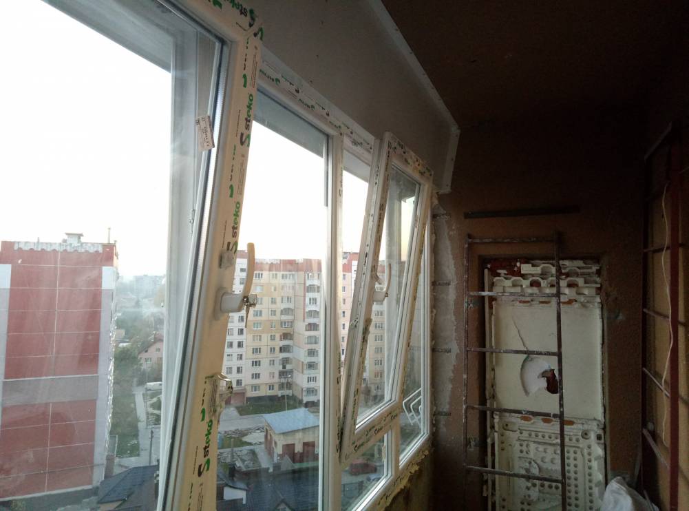 Скління лоджії німецькими вікнами Львів