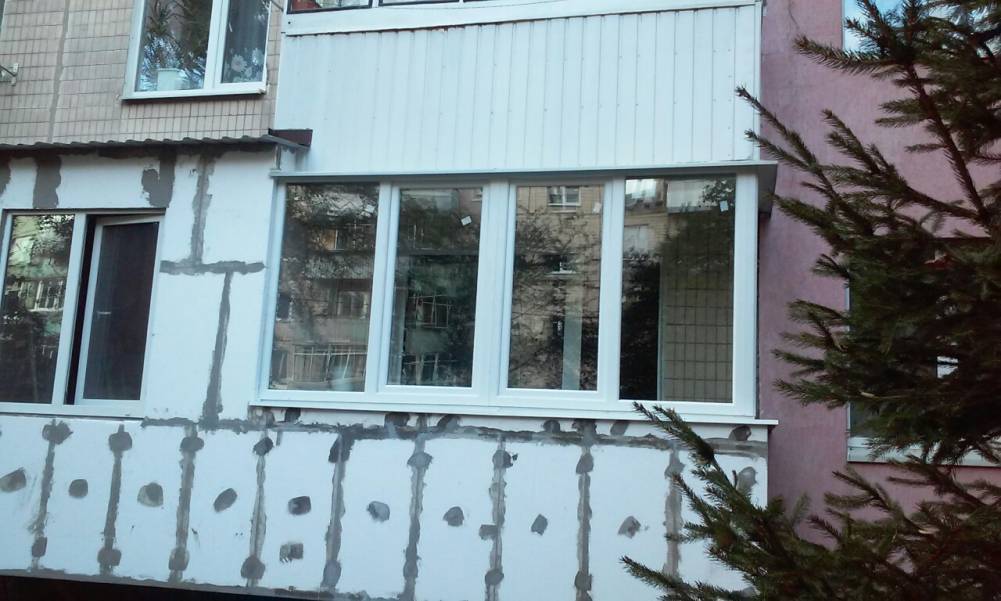 Отдельный монтаж окон на балкон Львов