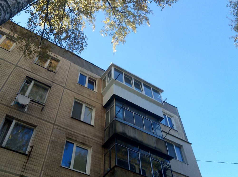 Розширення і скління балкона Львів