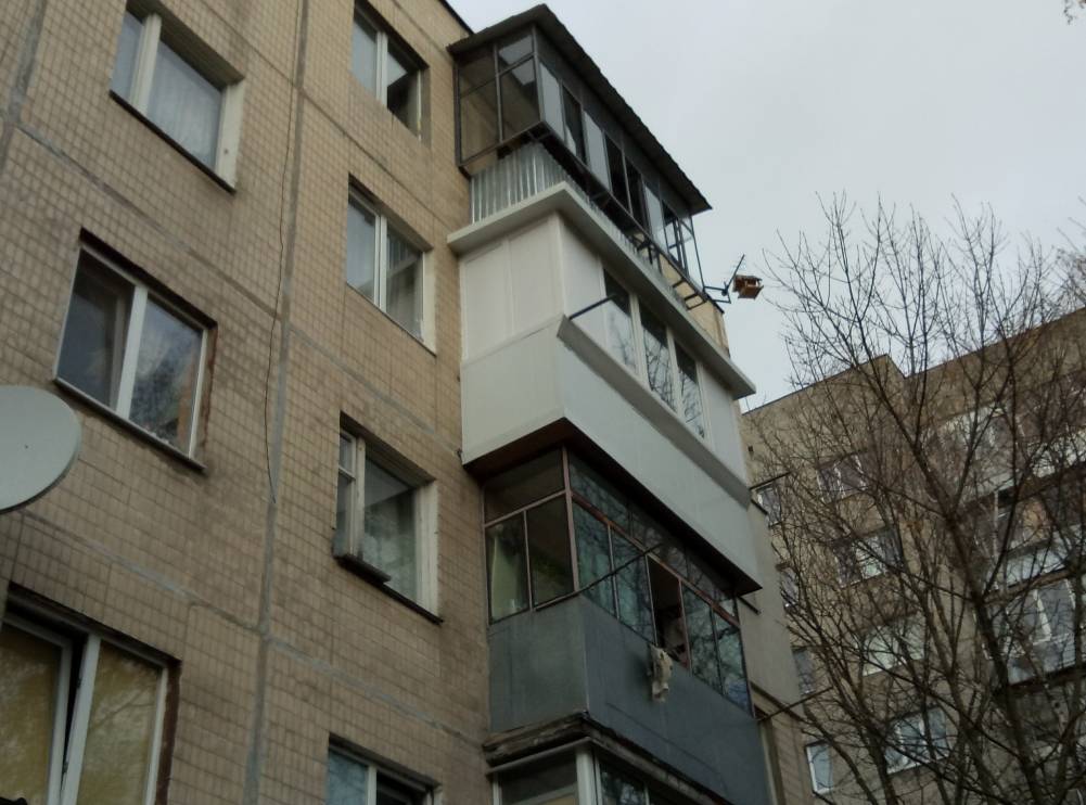 Увеличенный балкон Львов