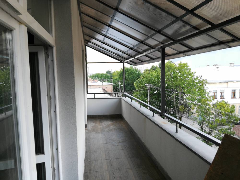 Зварювання та накриття балкона полікарбонатом – Ваш Балкон