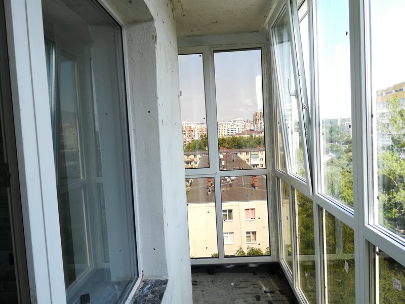 Панорамное остекление балкона зеркальными окнами — Ваш Балкон