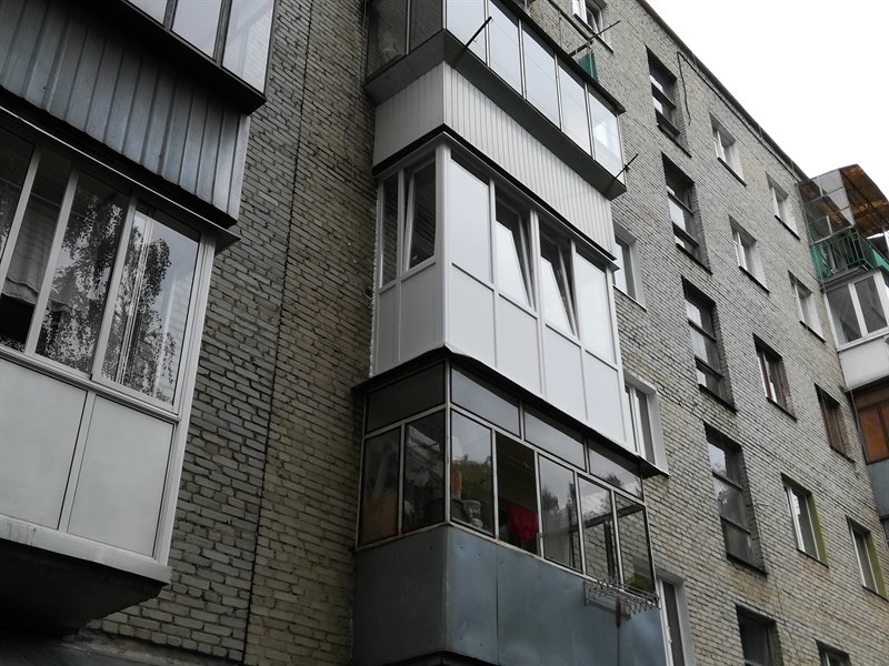 Французьке скління балкона з термопанелями Львів