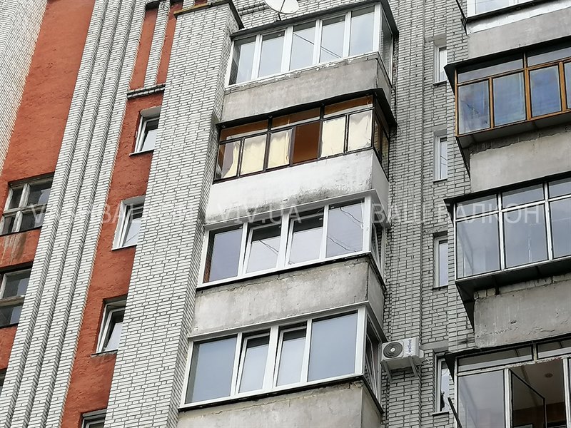 Рівне скління балкона Львів