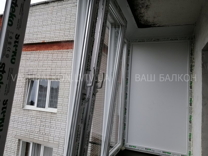 Скління балкона на верхньому поверсі Львів – Ваш Балкон