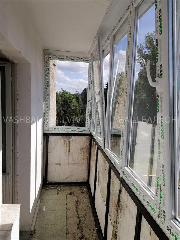 Засклити балкон металопластиковими вікнами Львів