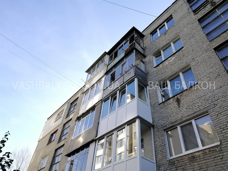 Панорамне скління балкона з термопанелями Львів