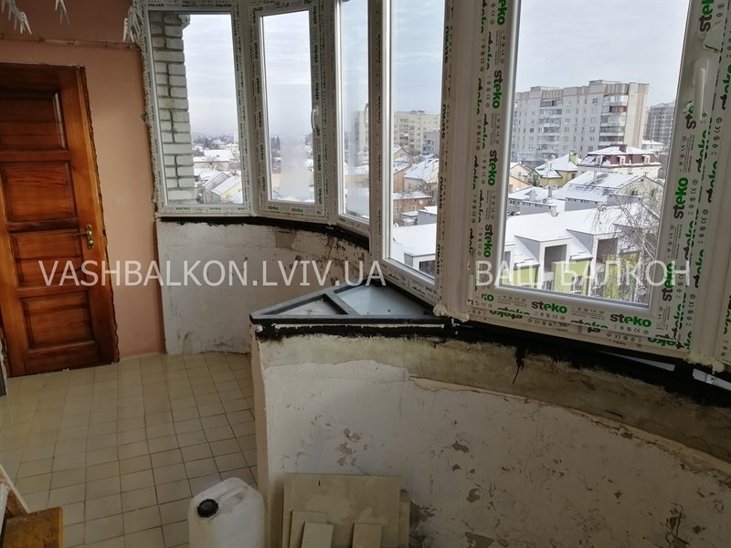 Скління балкона з поворотами Львів – Ваш Балкон