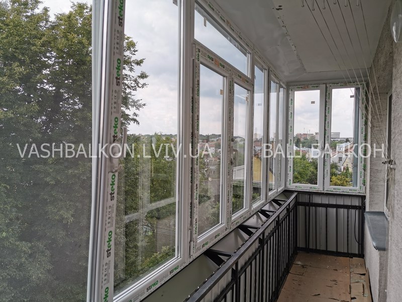 Балкон с выносом во Львове