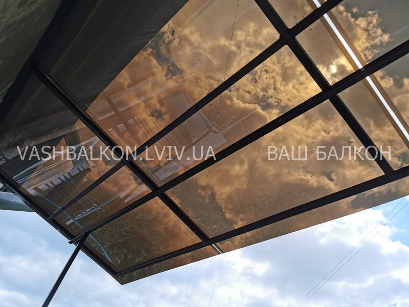Дашок на балкон з монолітного полікарбонату