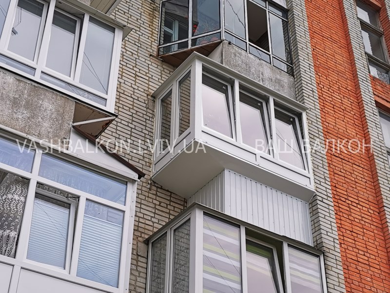 Складний балкон з виносом (з внутрішнім оздобленням)