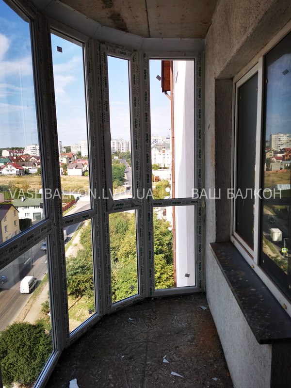 Панорамне скління еркерного балкона
