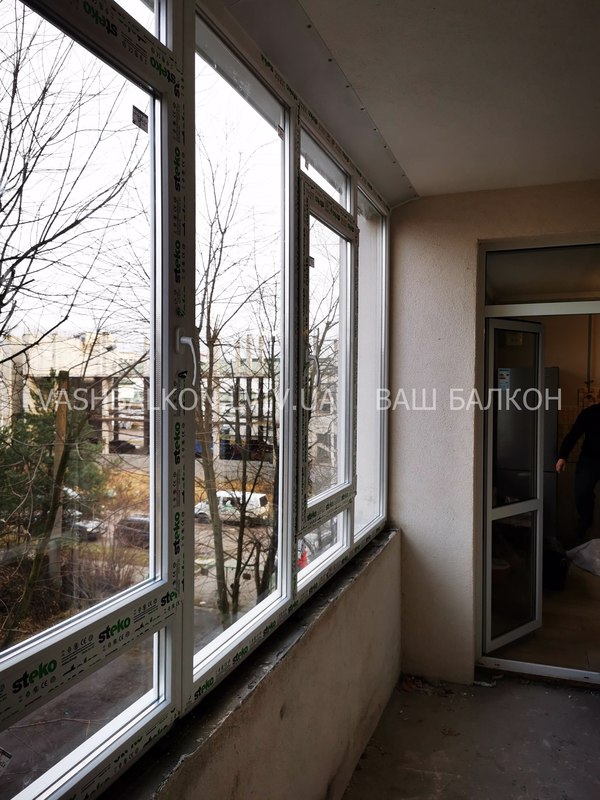 Скління балкона металопластиковими вікнами Львів