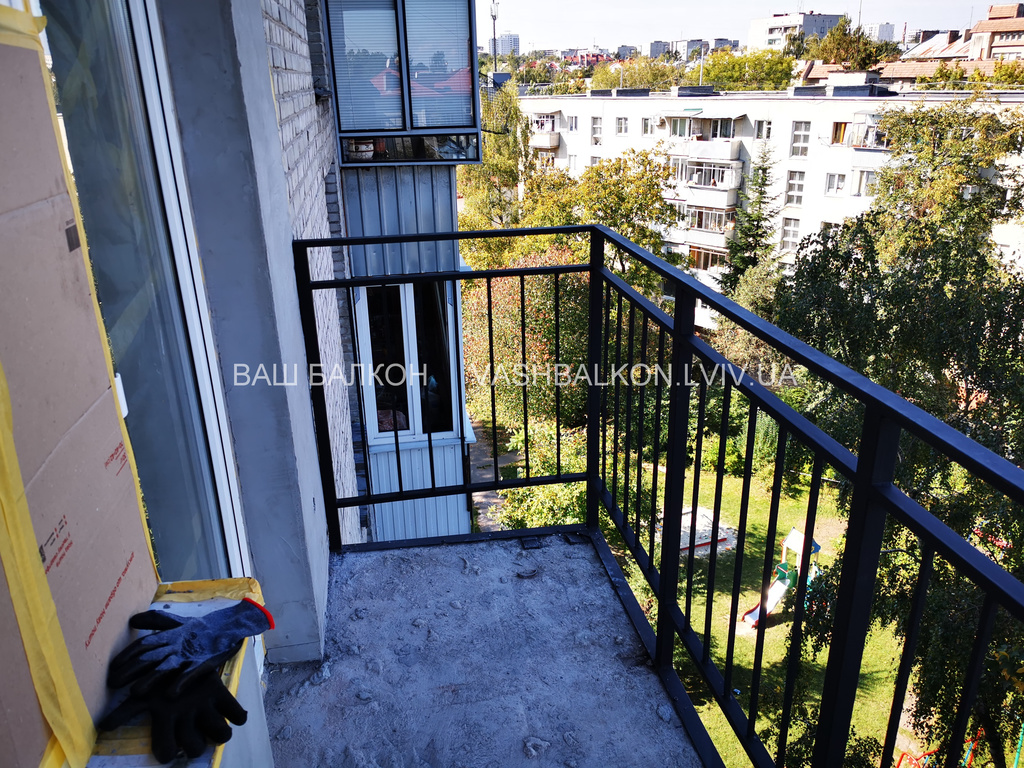 Металлические перила на балкон во Львове
