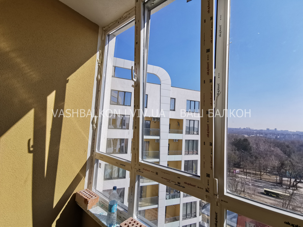 Ламіновані вікна на лоджію / балкон