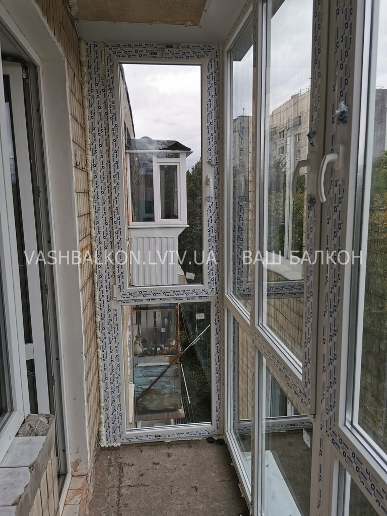Панорамный балкон в панельном доме Львов