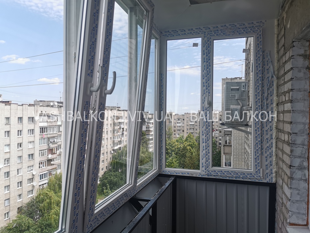 Засклення балкона з виносом Львів