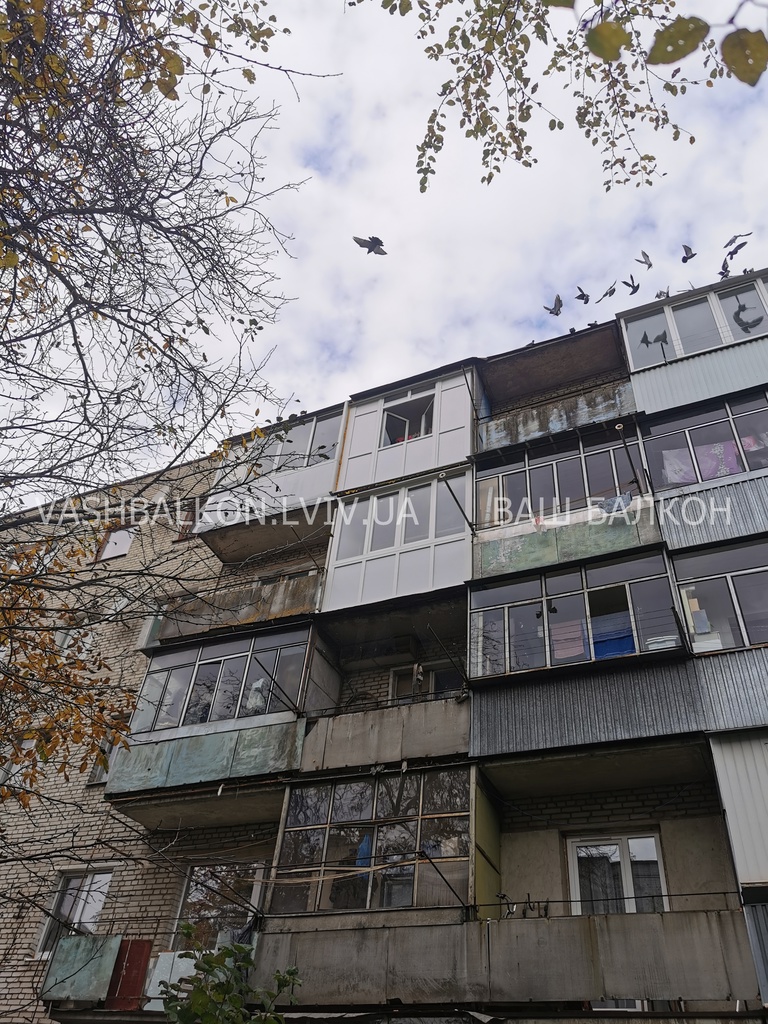 Балкон между соседями Львов