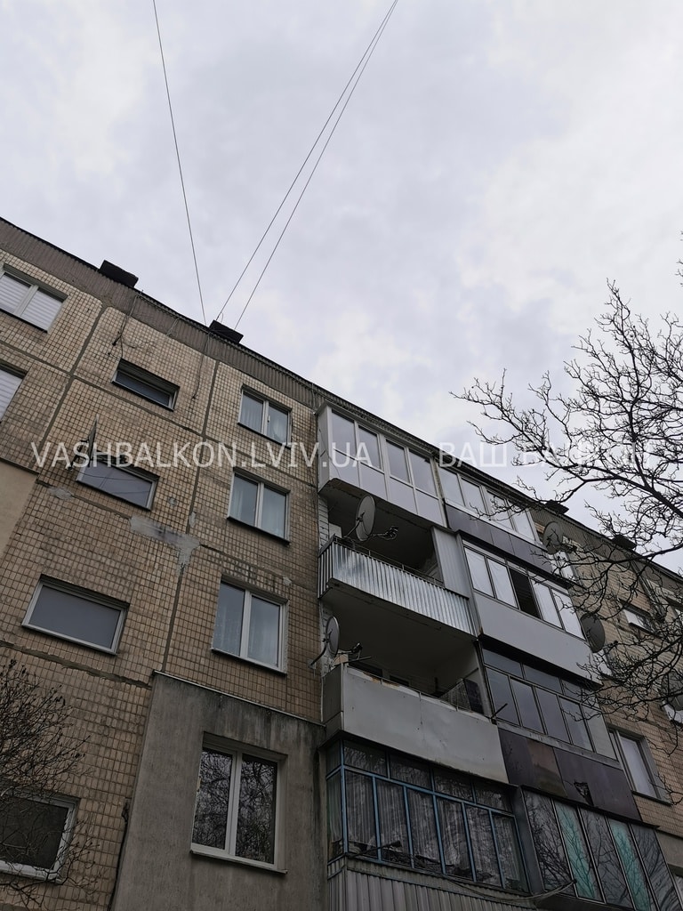 Засклення балкона в панельці Львів