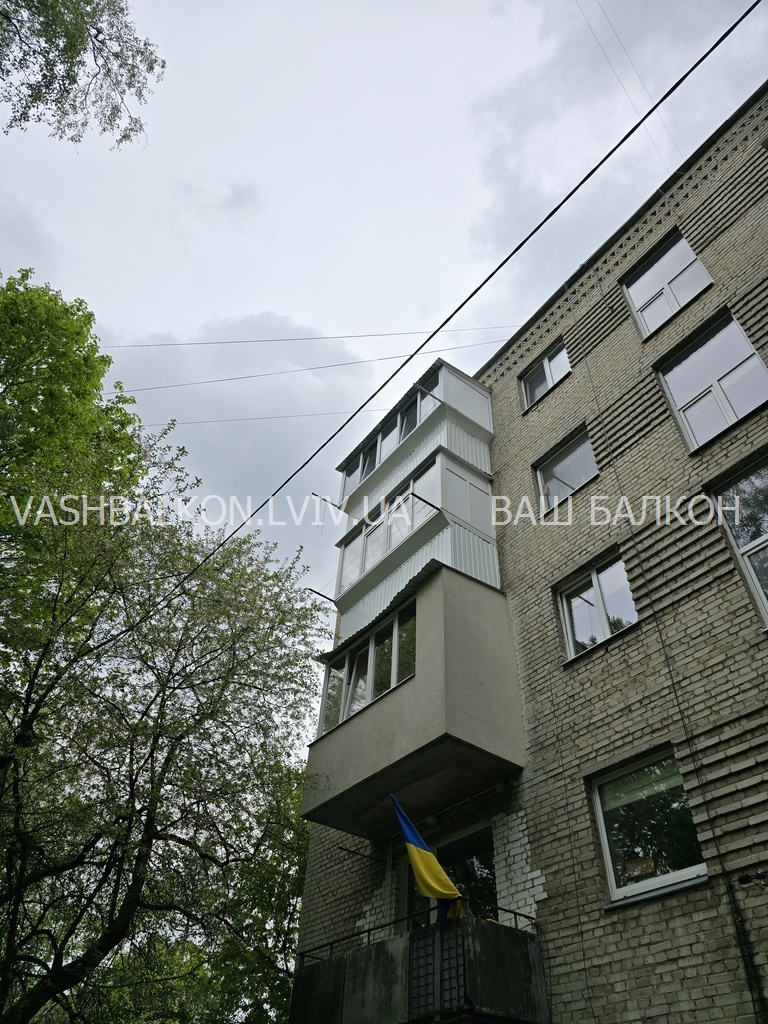 Засклити балкон Львів з виносом