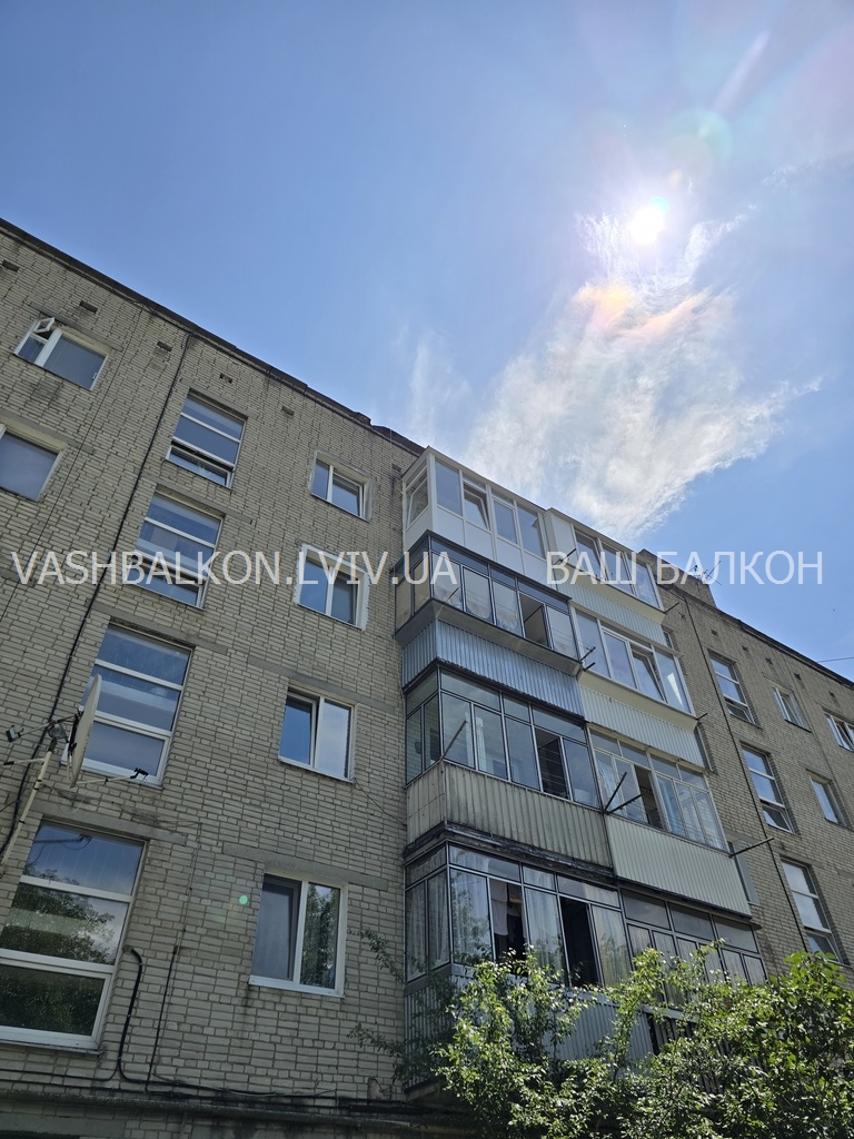 Скління балкона Винники