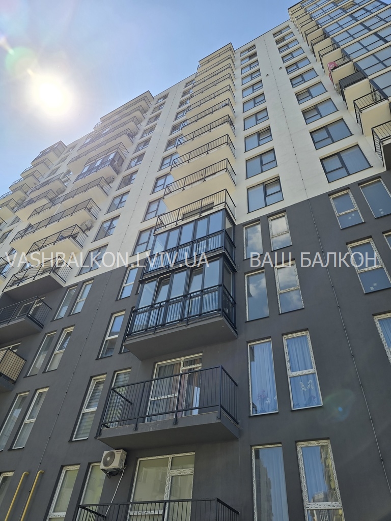 Панорамный балкон новостройки
