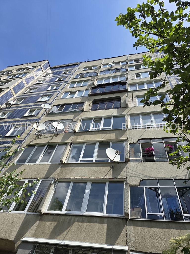 Засклити лоджію Львів з вибиттям кутів
